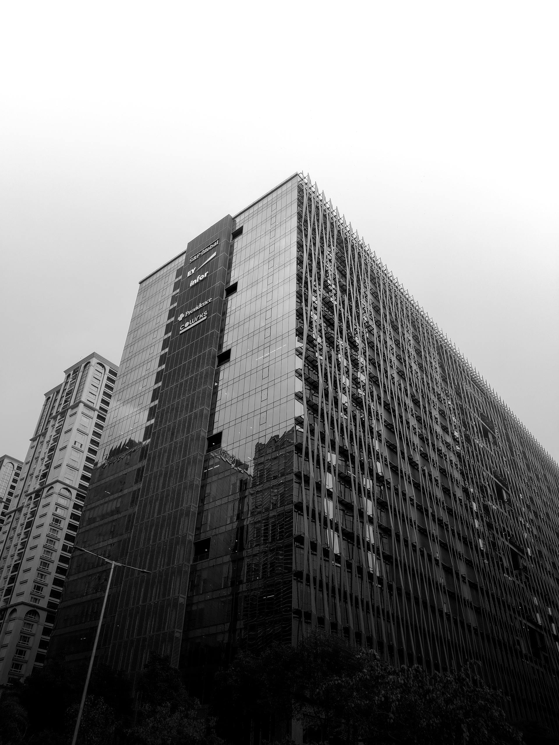 Tall modern glass skyscraper in India, showcasing contemporary architecture.